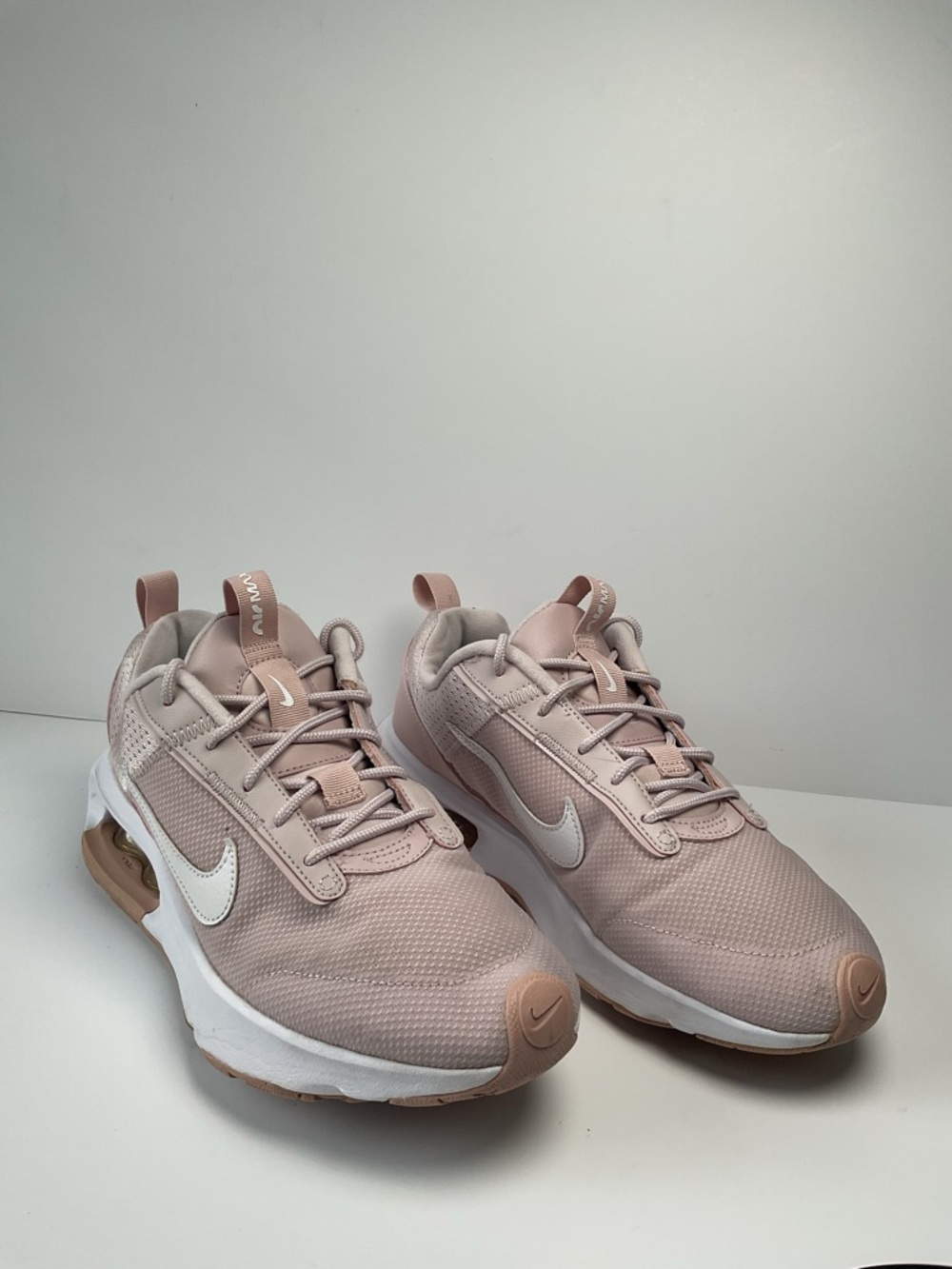 Nike Air Max Motion 2 Womens Size 10 Pink Running Shoes Sneakers - Picture 2 of 10